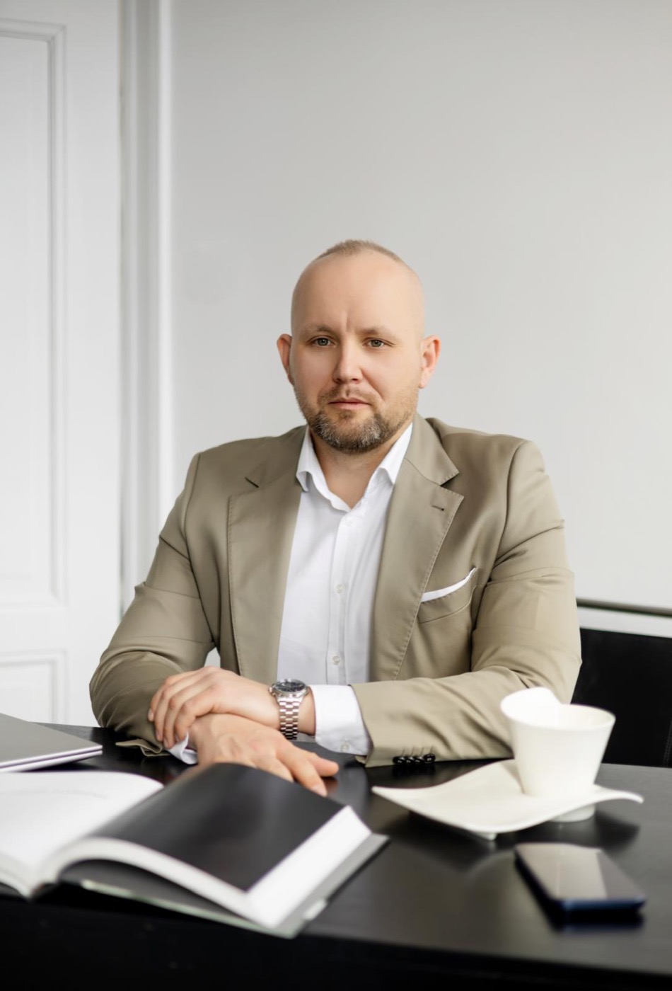 Sebastian Moczka podczas konsultacji kredytowej