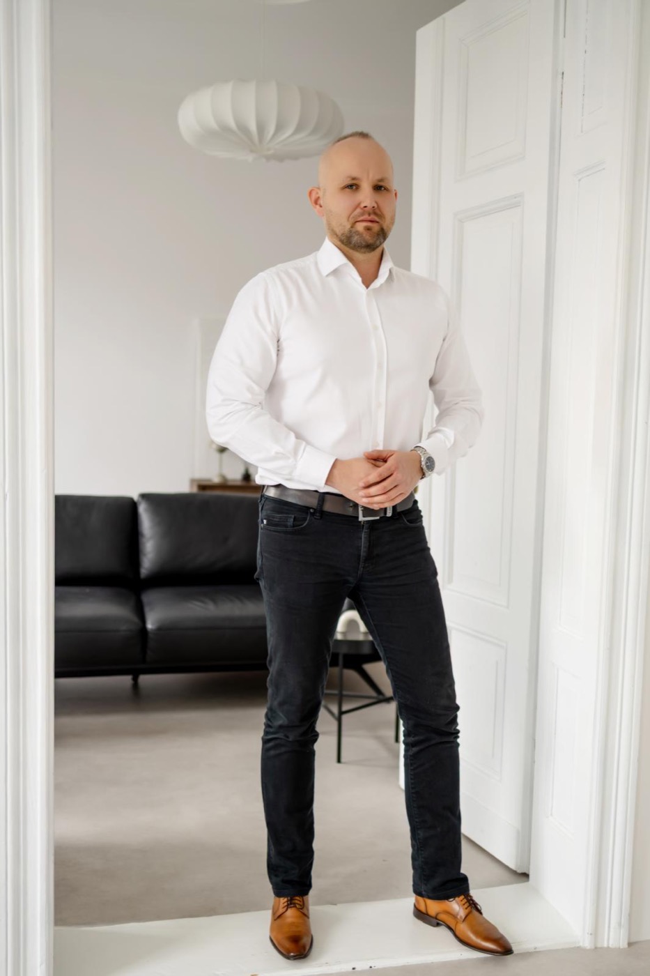 Sebastian Moczka podczas przygotowania analizy kredytowej